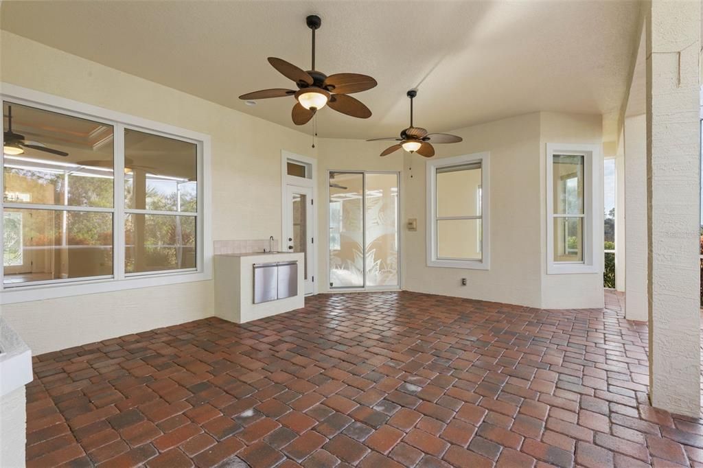 For Sale: $699,000 (3 beds, 3 baths, 2703 Square Feet)