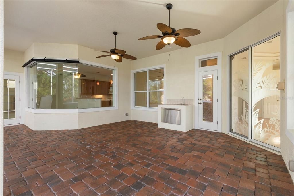 For Sale: $699,000 (3 beds, 3 baths, 2703 Square Feet)