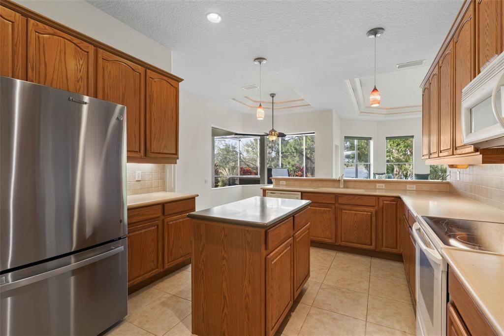 For Sale: $699,000 (3 beds, 3 baths, 2703 Square Feet)