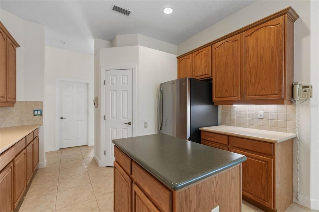 For Sale: $699,000 (3 beds, 3 baths, 2703 Square Feet)