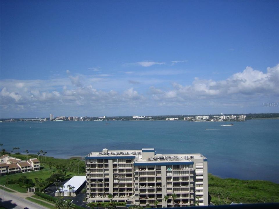 На продажу: $1,100,000 (2 спален, 2 ванн, 1579 Квадратных фут)