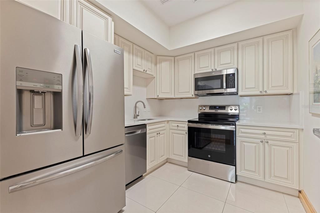 На продажу: $1,100,000 (2 спален, 2 ванн, 1579 Квадратных фут)