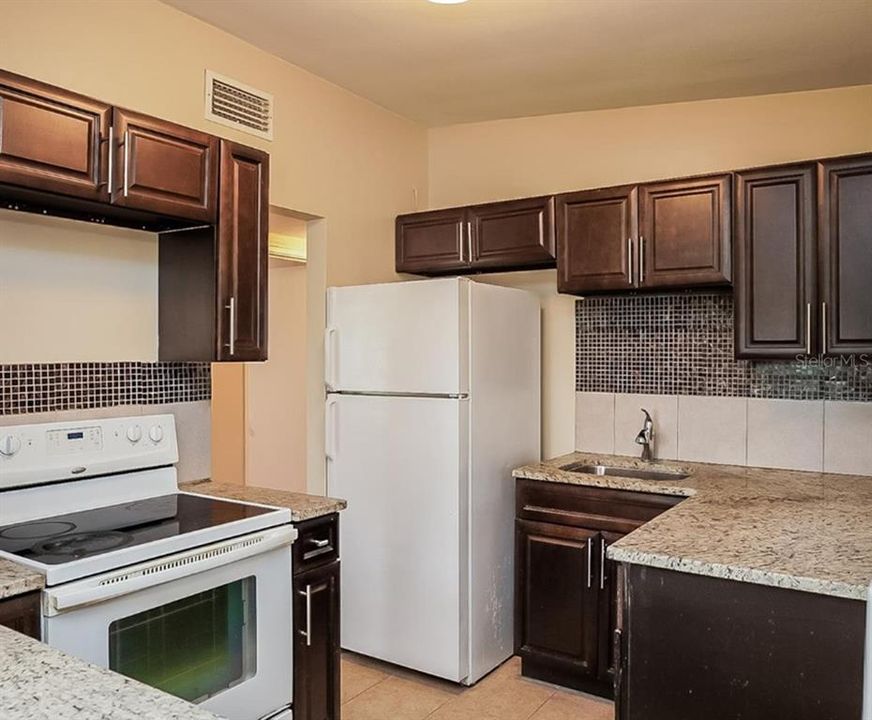 For Rent: $2,300 (3 beds, 1 baths, 1053 Square Feet)