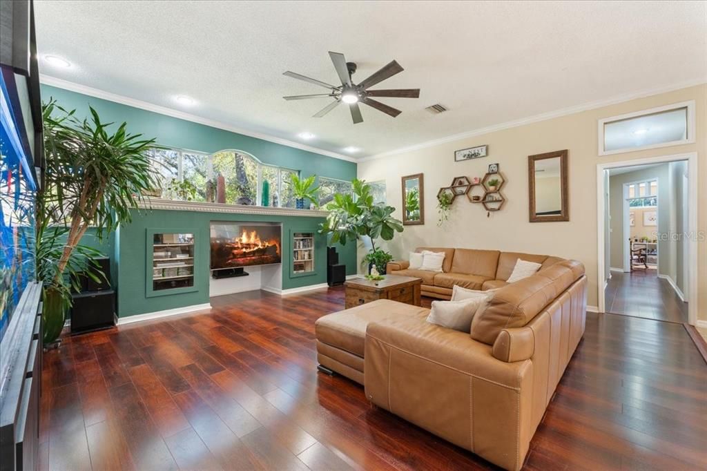 For Sale: $650,000 (5 beds, 2 baths, 3182 Square Feet)