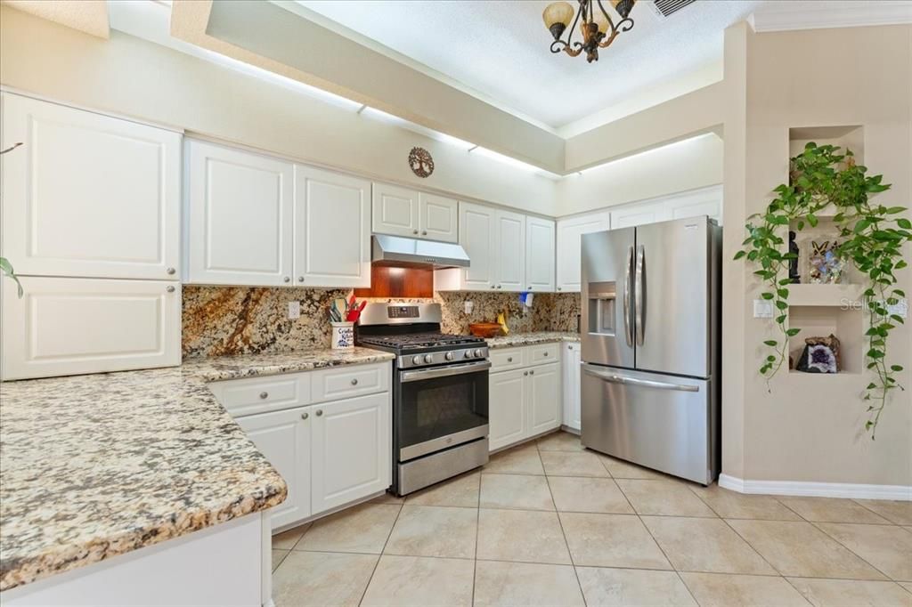 For Sale: $650,000 (5 beds, 2 baths, 3182 Square Feet)