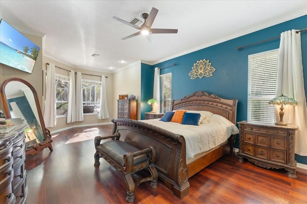 For Sale: $650,000 (5 beds, 2 baths, 3182 Square Feet)