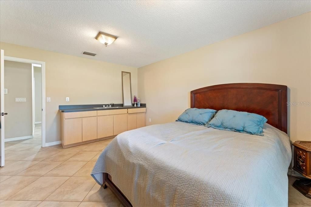 For Sale: $650,000 (5 beds, 2 baths, 3182 Square Feet)