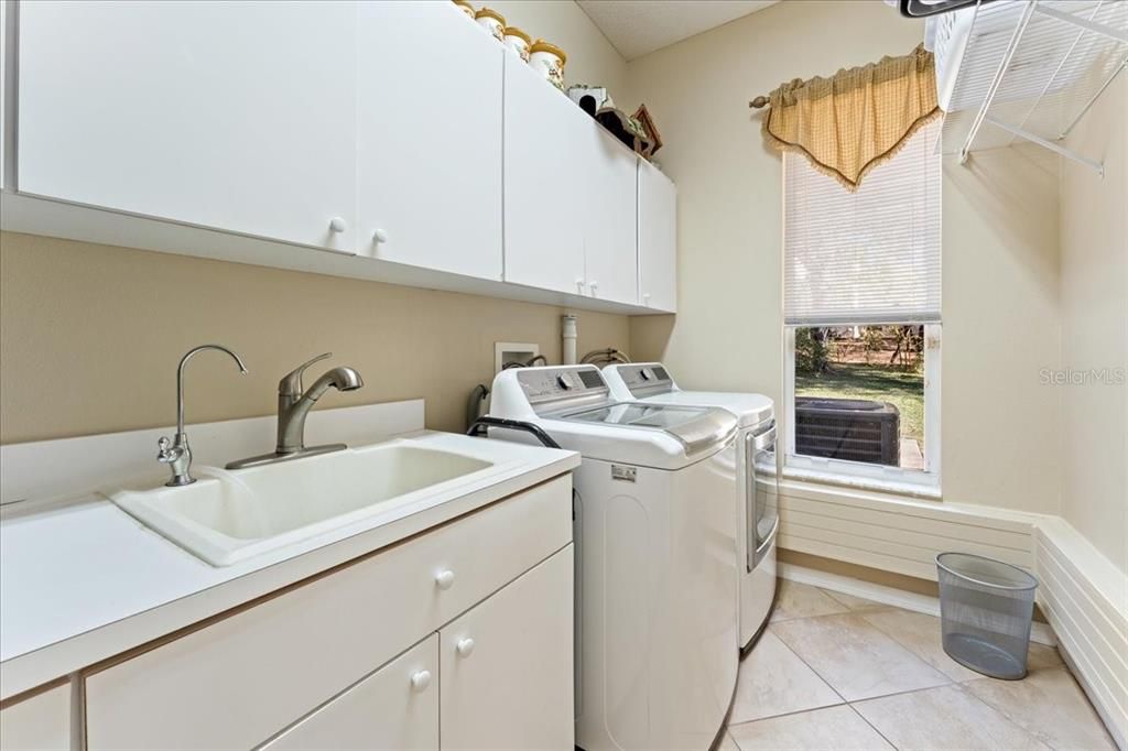 For Sale: $650,000 (5 beds, 2 baths, 3182 Square Feet)