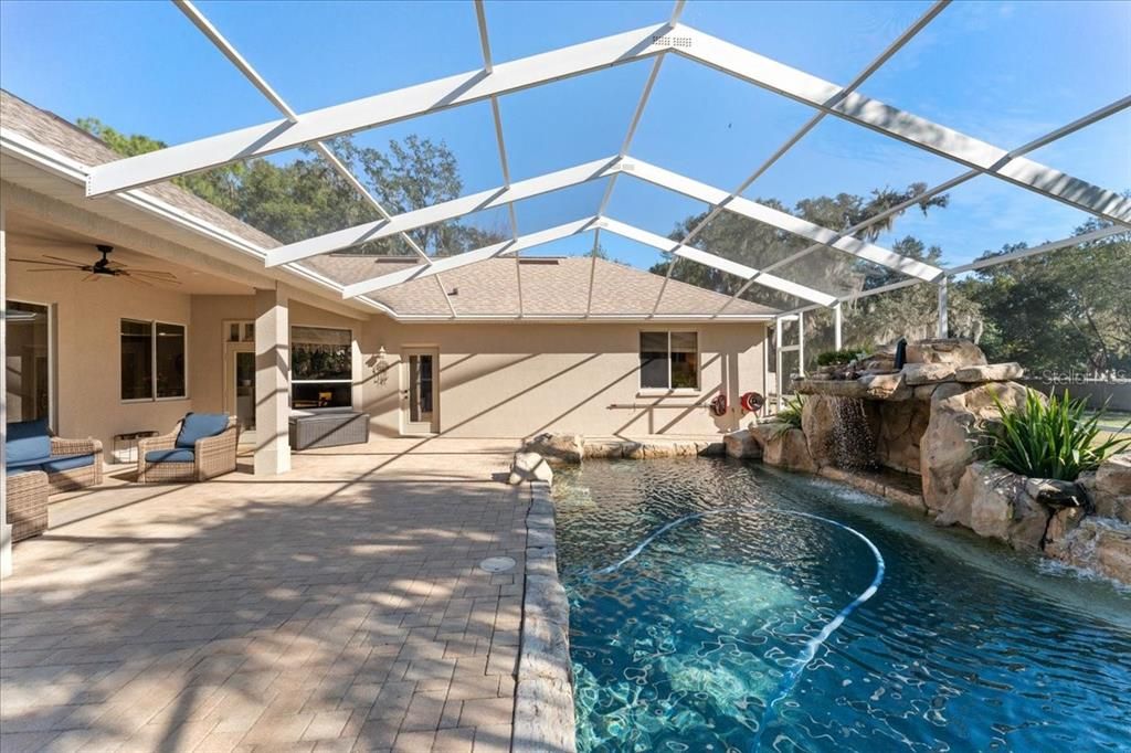 For Sale: $650,000 (5 beds, 2 baths, 3182 Square Feet)