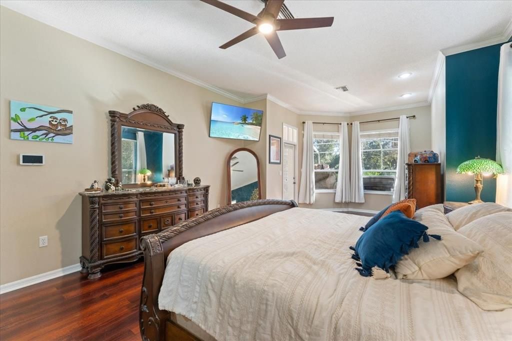 For Sale: $650,000 (5 beds, 2 baths, 3182 Square Feet)