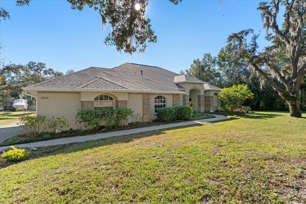 For Sale: $650,000 (5 beds, 2 baths, 3182 Square Feet)