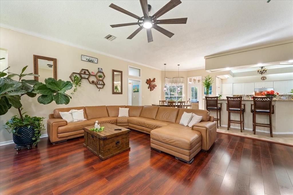 На продажу: $650,000 (5 спален, 2 ванн, 3182 Квадратных фут)