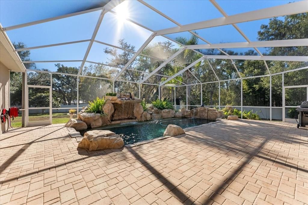 For Sale: $650,000 (5 beds, 2 baths, 3182 Square Feet)