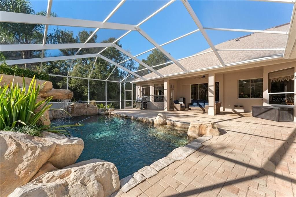 For Sale: $650,000 (5 beds, 2 baths, 3182 Square Feet)