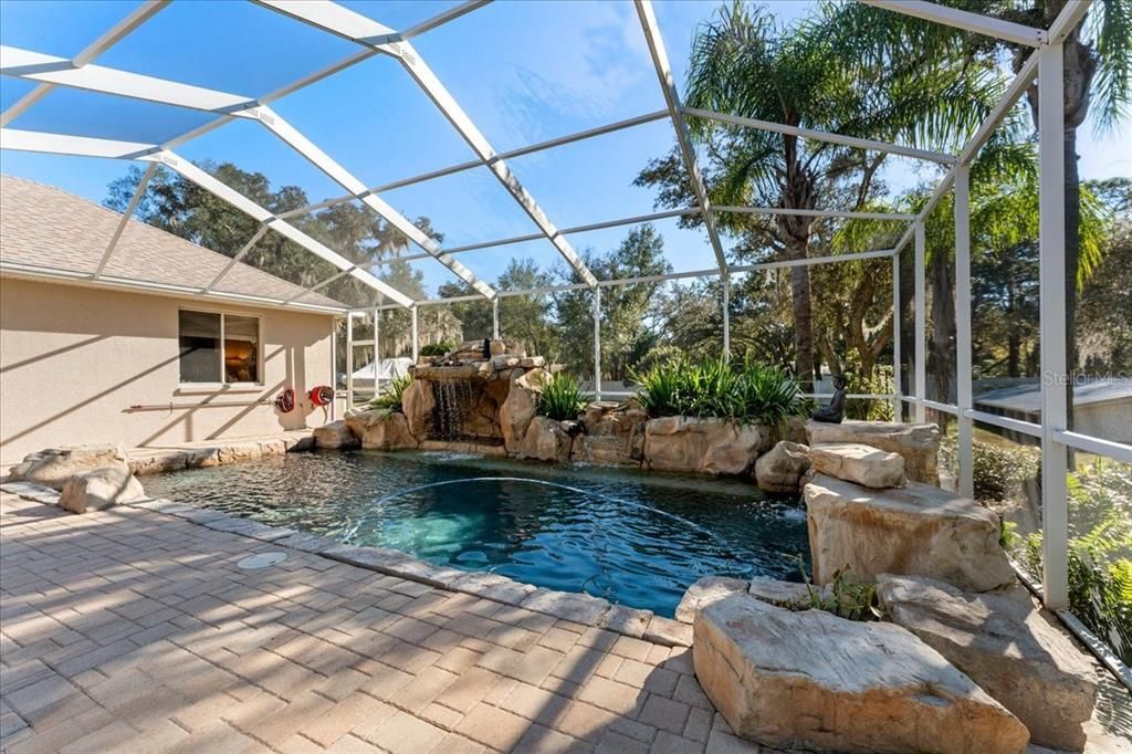 For Sale: $650,000 (5 beds, 2 baths, 3182 Square Feet)