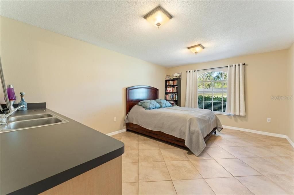 For Sale: $650,000 (5 beds, 2 baths, 3182 Square Feet)