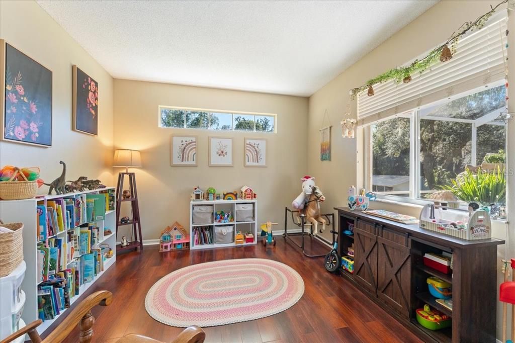 For Sale: $650,000 (5 beds, 2 baths, 3182 Square Feet)