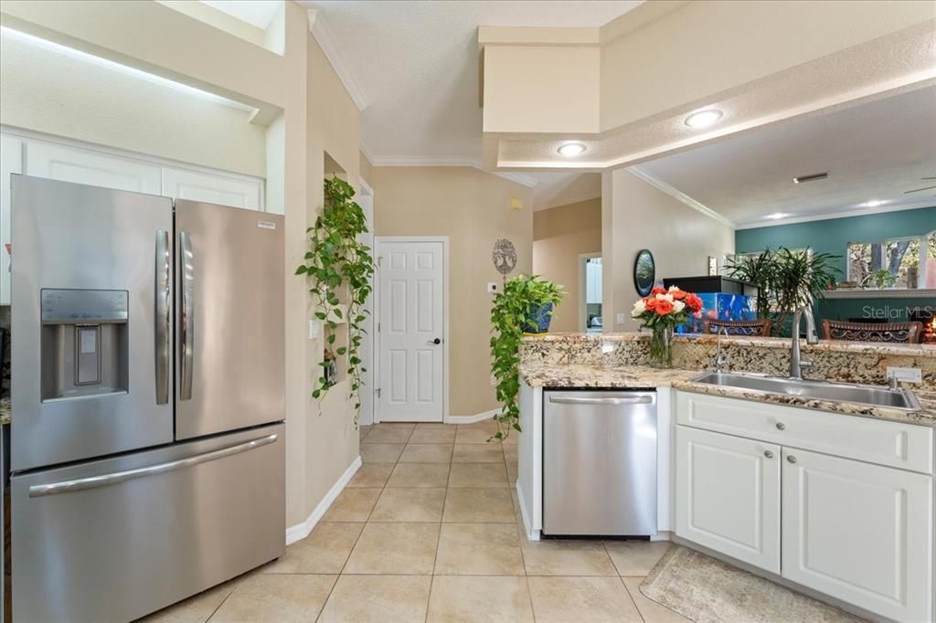 For Sale: $650,000 (5 beds, 2 baths, 3182 Square Feet)