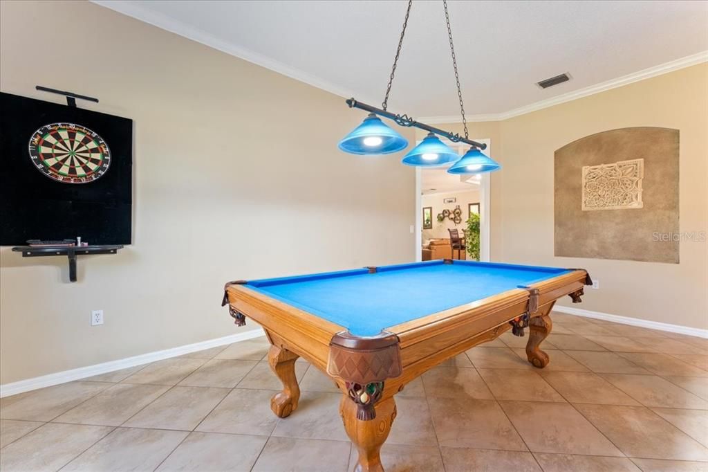 For Sale: $650,000 (5 beds, 2 baths, 3182 Square Feet)