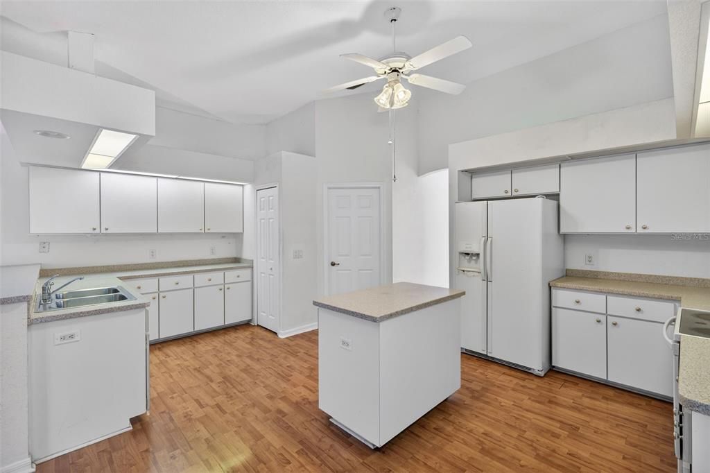 For Sale: $445,000 (4 beds, 3 baths, 2531 Square Feet)