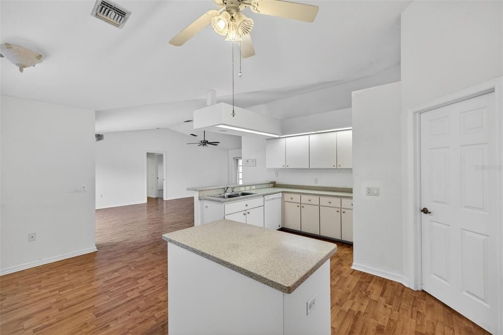 For Sale: $445,000 (4 beds, 3 baths, 2531 Square Feet)