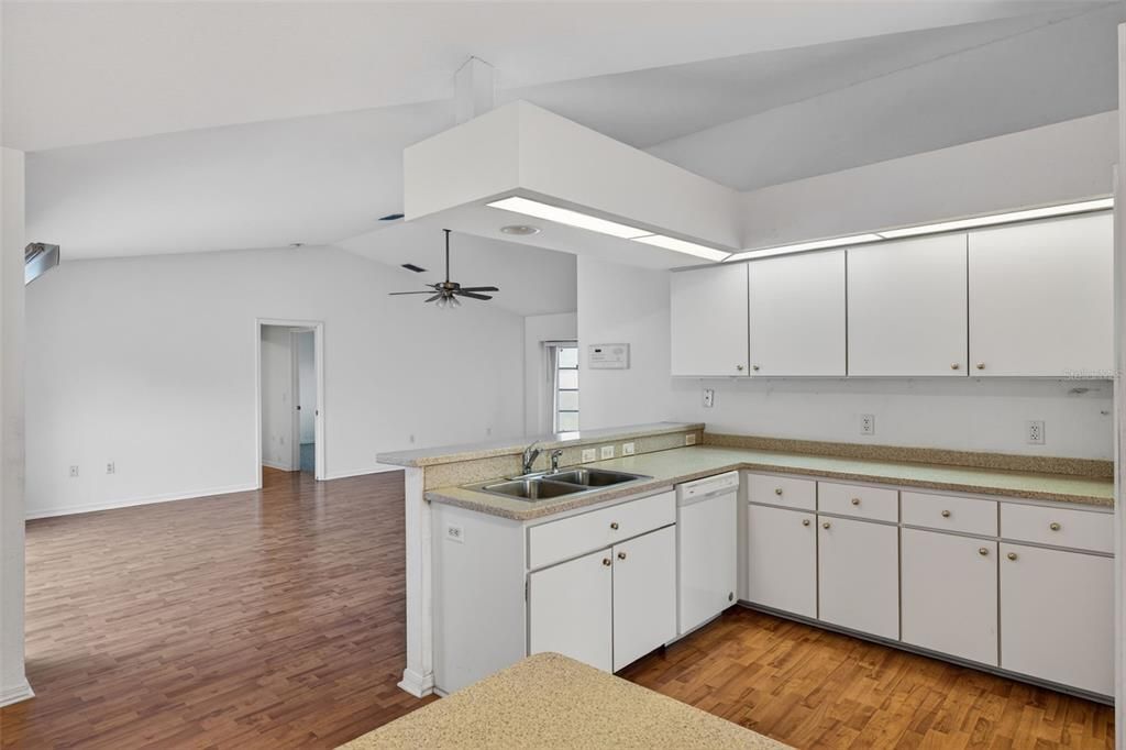 For Sale: $445,000 (4 beds, 3 baths, 2531 Square Feet)