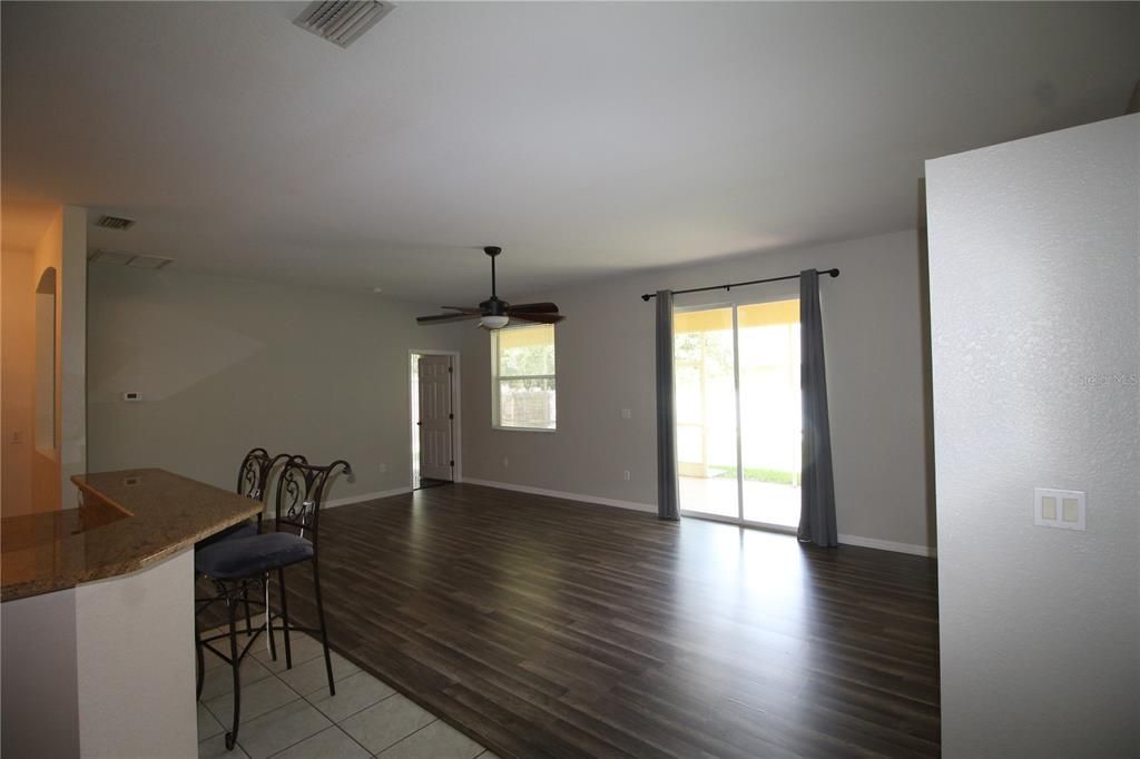 En Venta: $375,000 (3 camas, 2 baños, 2040 Pies cuadrados)