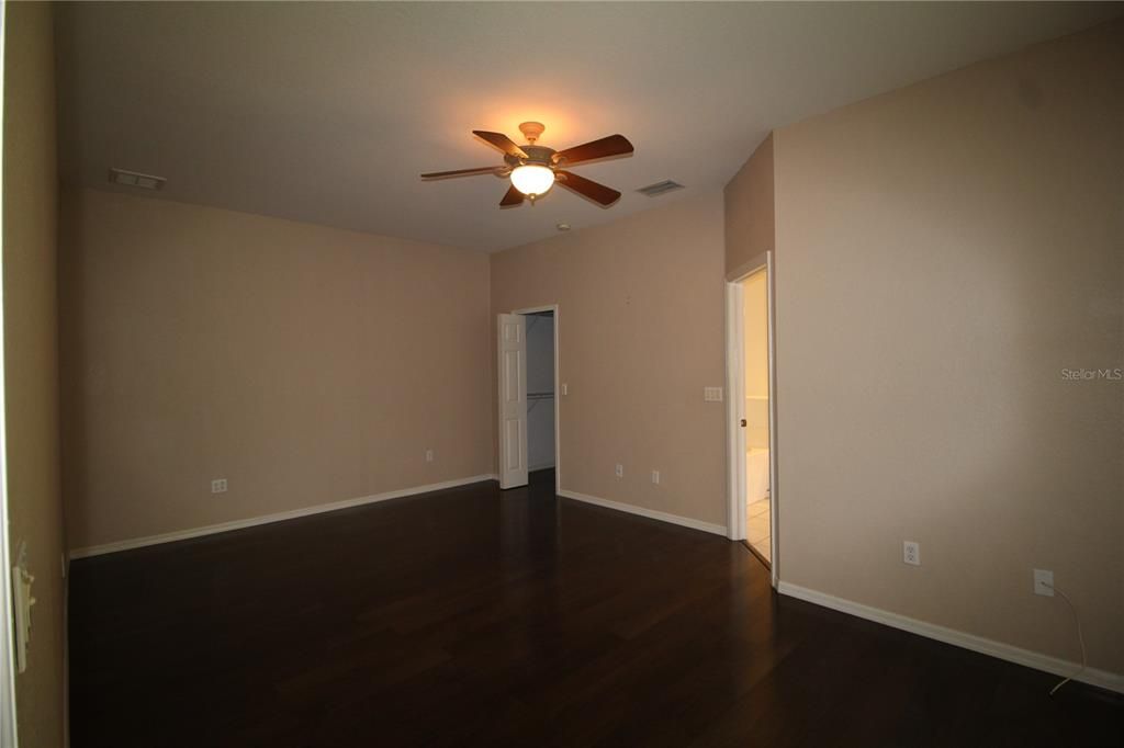 En Venta: $375,000 (3 camas, 2 baños, 2040 Pies cuadrados)