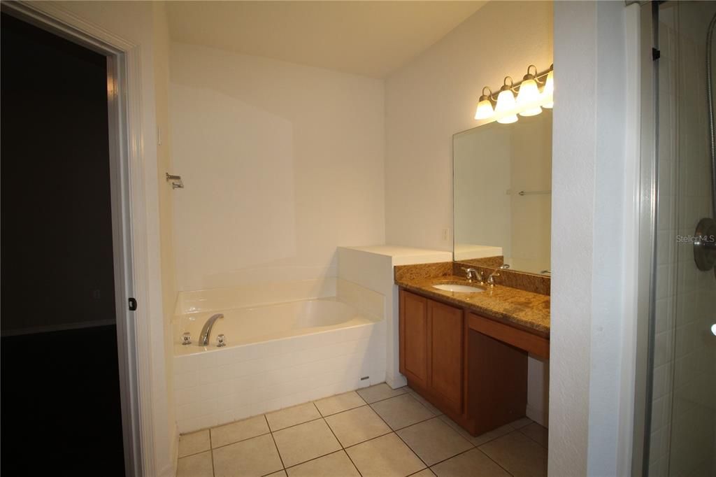 En Venta: $375,000 (3 camas, 2 baños, 2040 Pies cuadrados)