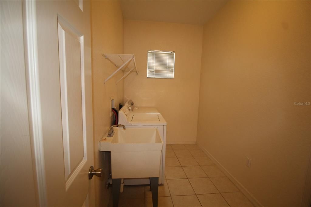 En Venta: $375,000 (3 camas, 2 baños, 2040 Pies cuadrados)