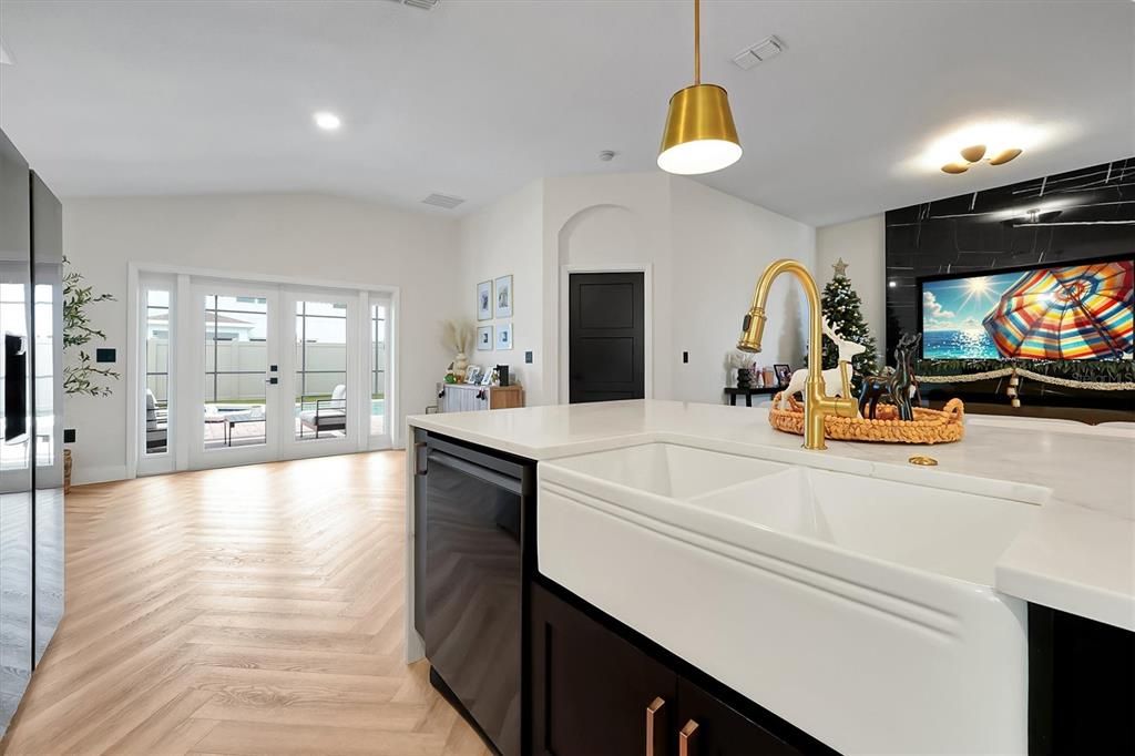 For Sale: $699,000 (3 beds, 2 baths, 1673 Square Feet)