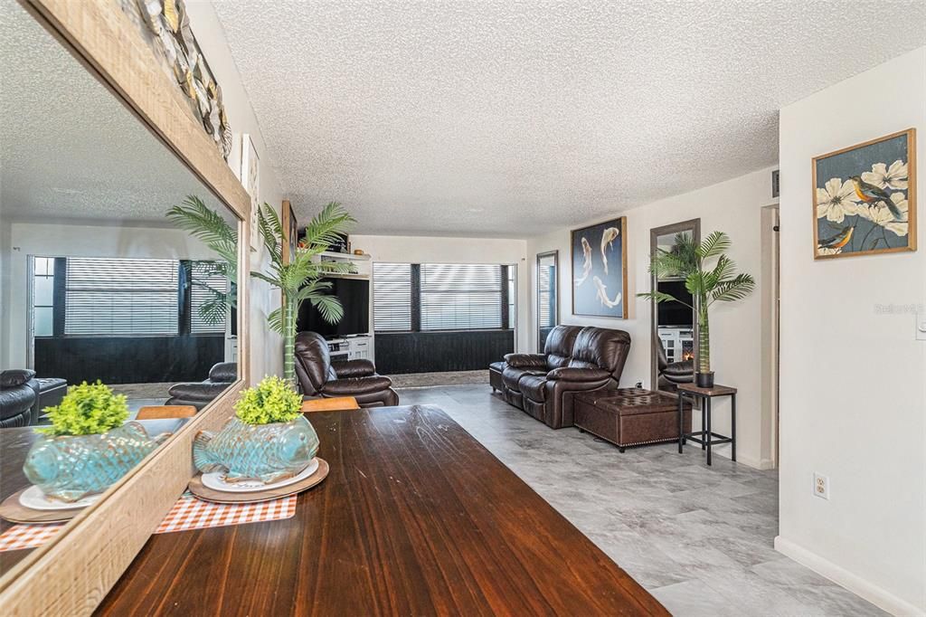 На продажу: $49,000 (1 спален, 1 ванн, 732 Квадратных фут)