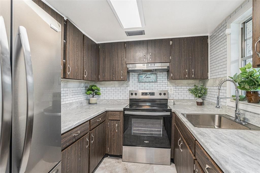 На продажу: $49,000 (1 спален, 1 ванн, 732 Квадратных фут)