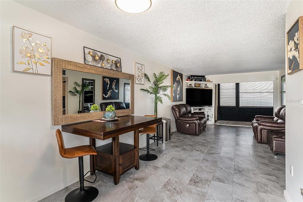 На продажу: $49,000 (1 спален, 1 ванн, 732 Квадратных фут)