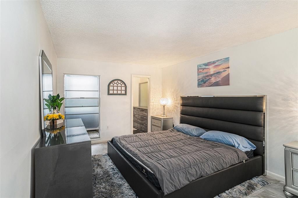 На продажу: $49,000 (1 спален, 1 ванн, 732 Квадратных фут)