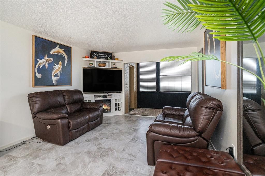 На продажу: $49,000 (1 спален, 1 ванн, 732 Квадратных фут)