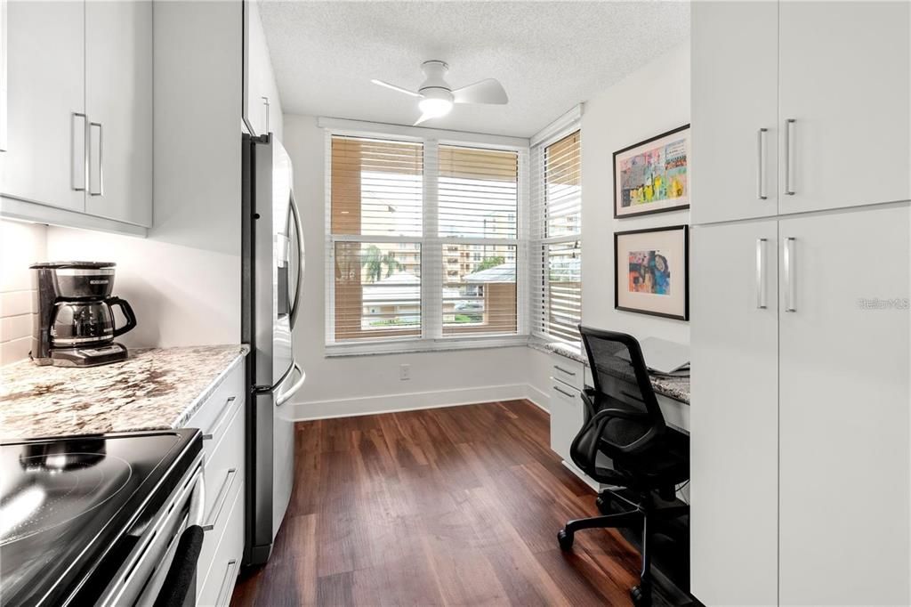 На продажу: $335,000 (2 спален, 2 ванн, 1256 Квадратных фут)