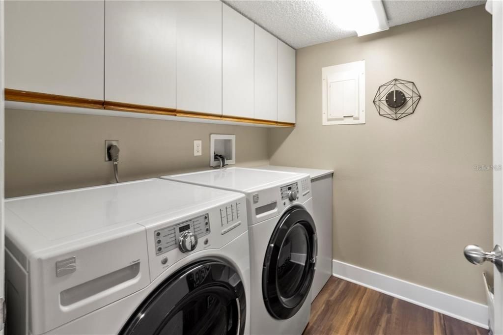 На продажу: $335,000 (2 спален, 2 ванн, 1256 Квадратных фут)