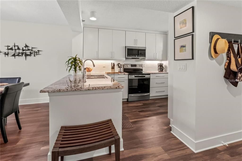 На продажу: $335,000 (2 спален, 2 ванн, 1256 Квадратных фут)