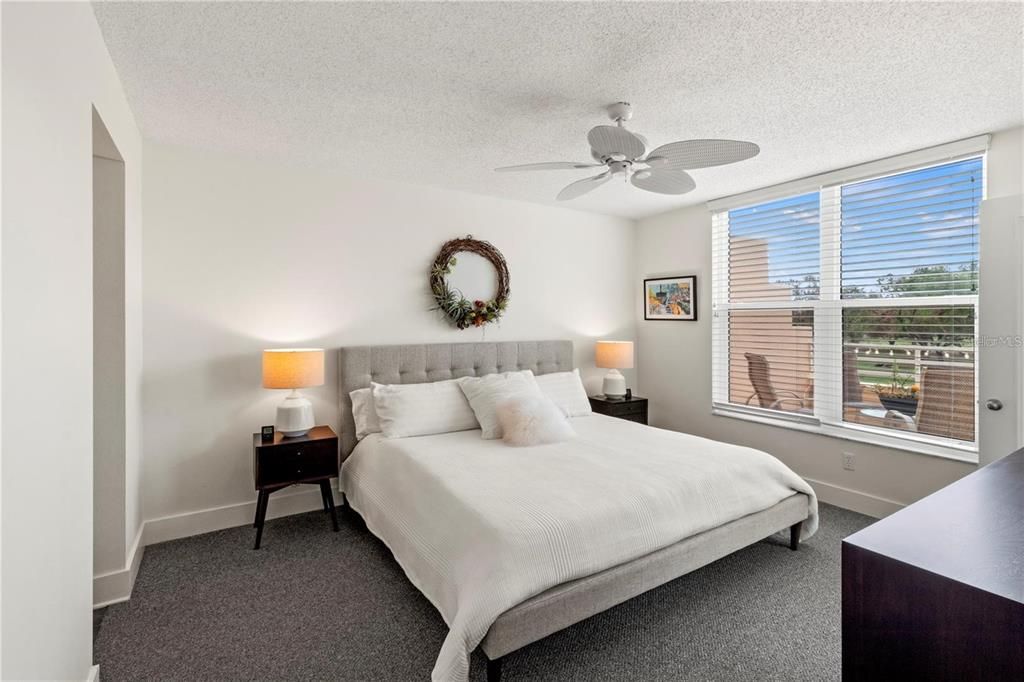 На продажу: $335,000 (2 спален, 2 ванн, 1256 Квадратных фут)