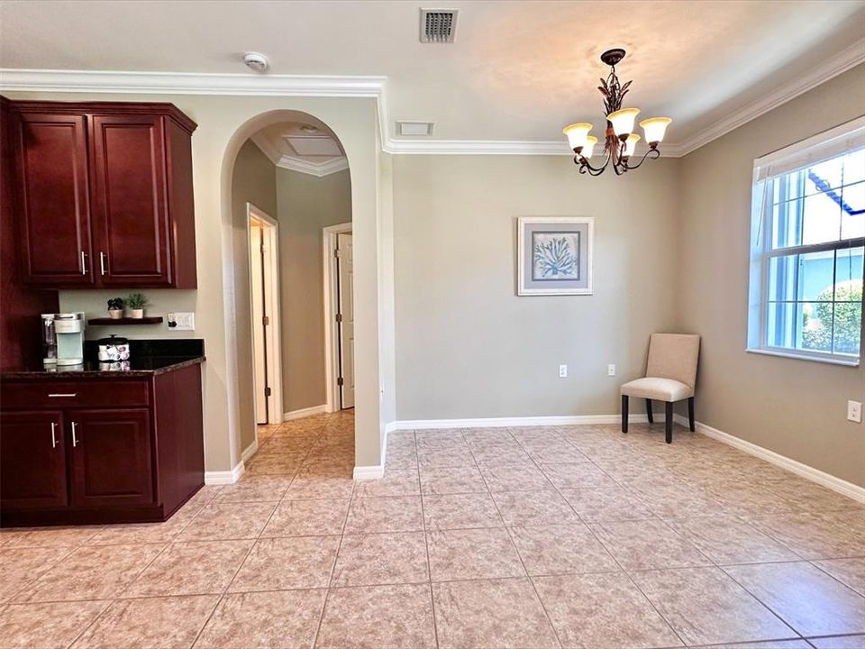 На продажу: $348,000 (2 спален, 2 ванн, 1227 Квадратных фут)