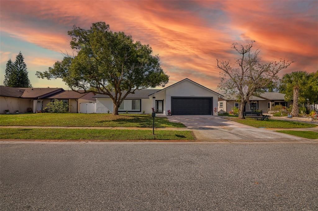 На продажу: $474,998 (4 спален, 2 ванн, 1661 Квадратных фут)