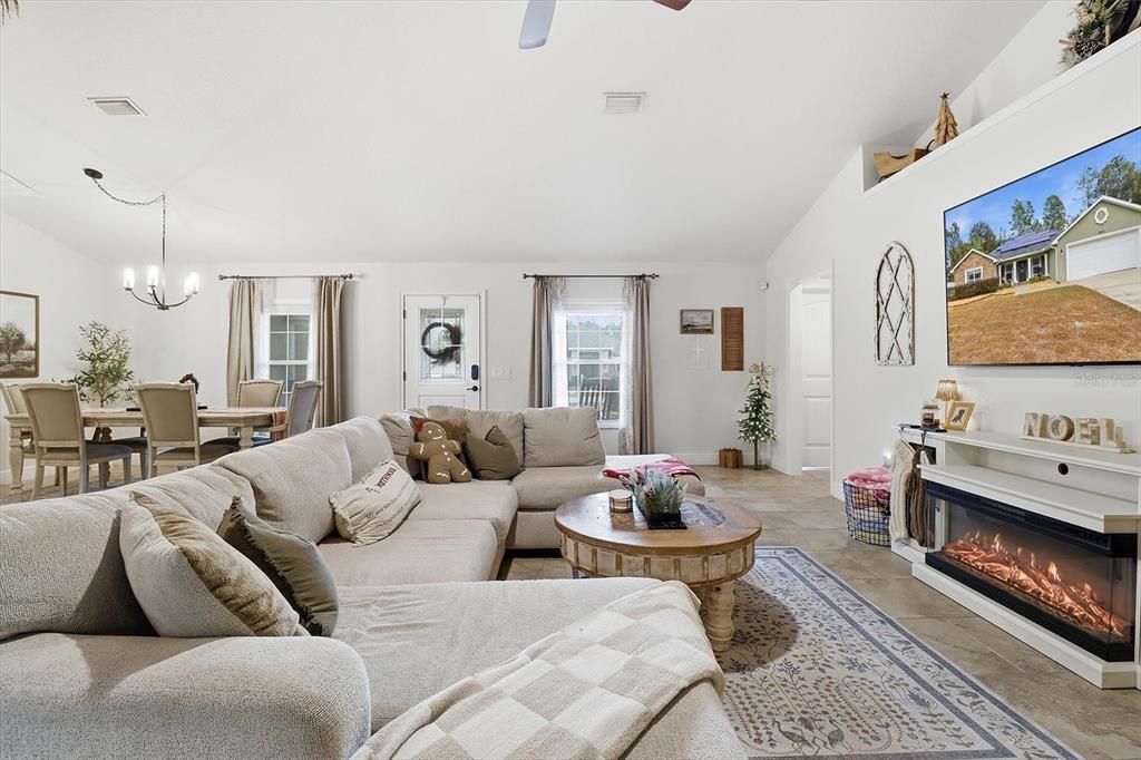 For Sale: $425,000 (4 beds, 3 baths, 2033 Square Feet)