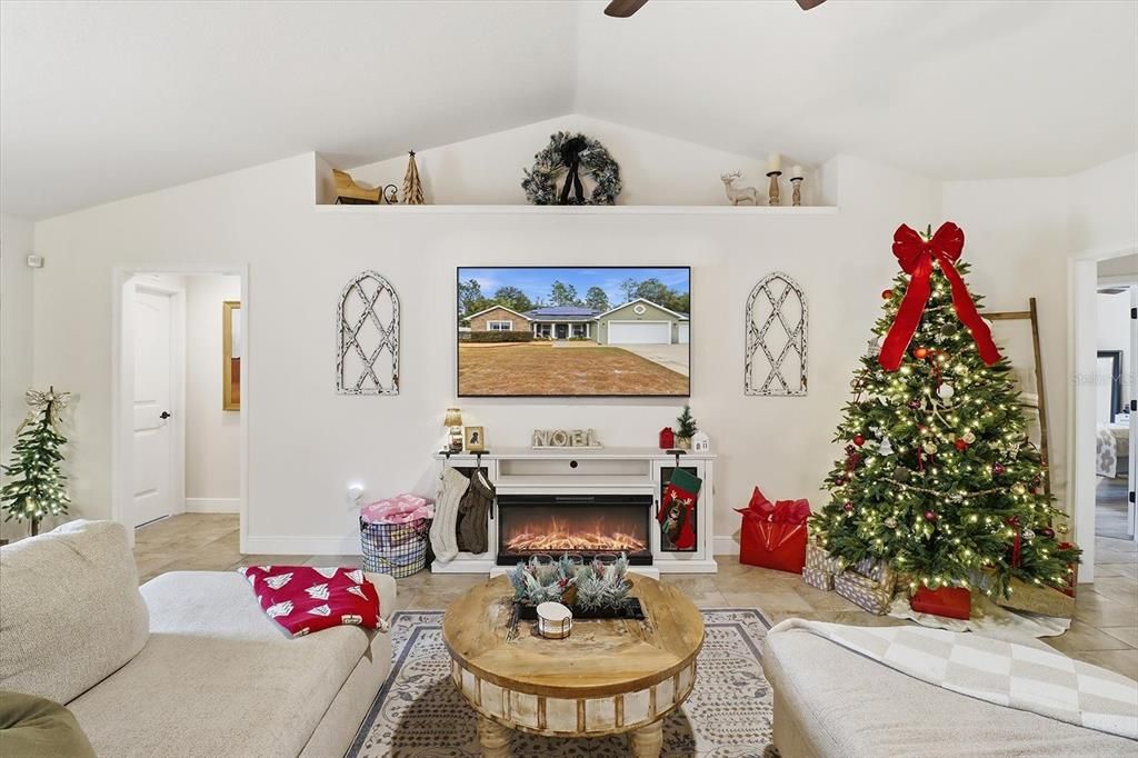 For Sale: $425,000 (4 beds, 3 baths, 2033 Square Feet)