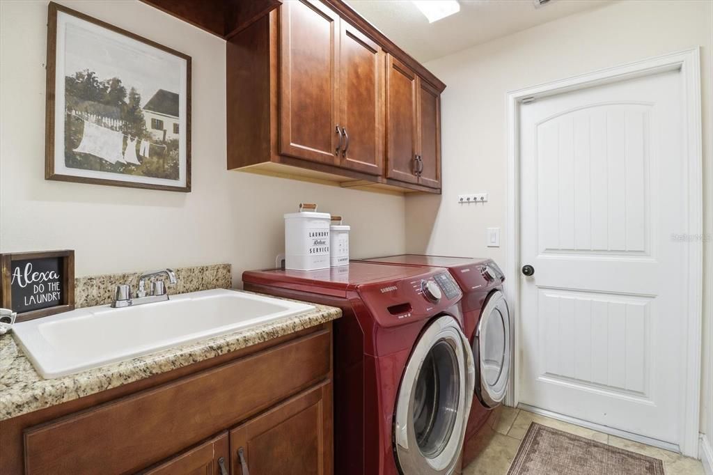 For Sale: $425,000 (4 beds, 3 baths, 2033 Square Feet)