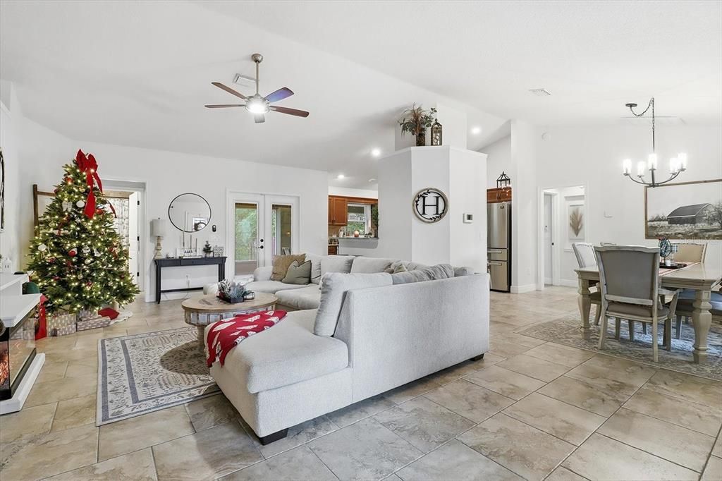 For Sale: $425,000 (4 beds, 3 baths, 2033 Square Feet)