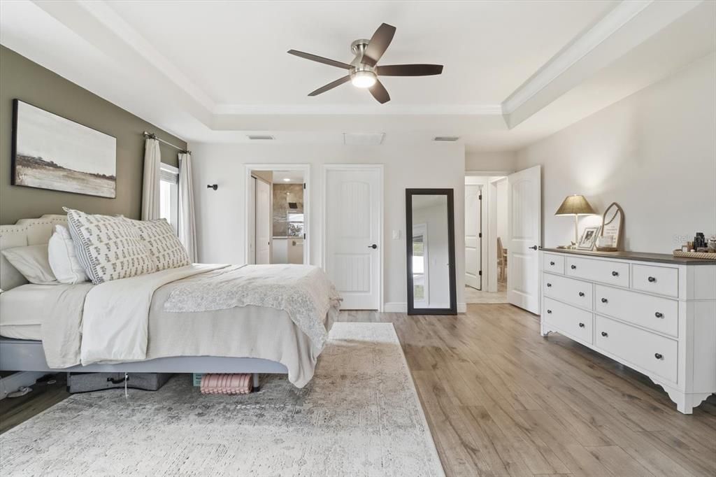 For Sale: $425,000 (4 beds, 3 baths, 2033 Square Feet)