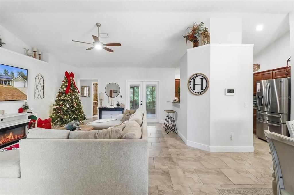 For Sale: $425,000 (4 beds, 3 baths, 2033 Square Feet)