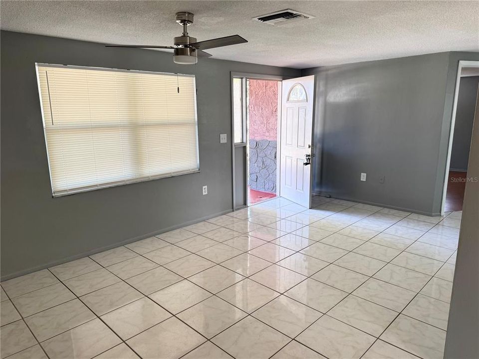 En Renta: $1,400 (3 camas, 2 baños, 999 Pies cuadrados)