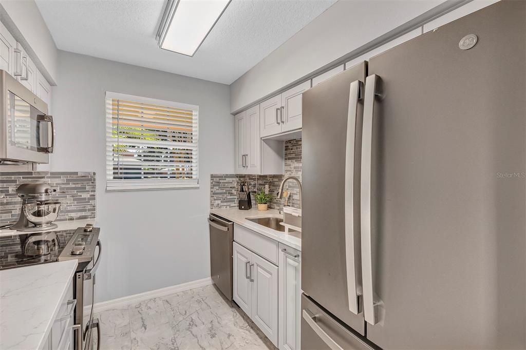 For Sale: $160,000 (1 beds, 1 baths, 763 Square Feet)